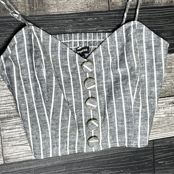 Express Womens Cropped Tank Top Size XS Linen Striped Gray Button Front NEW Top - Picture 2 of 9